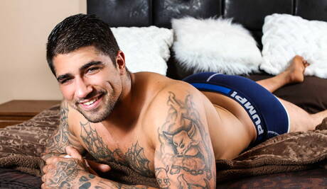 加拿大強壯公牛Ryan Bones和加拿大肌肉發達的Jack Kross激烈肛交