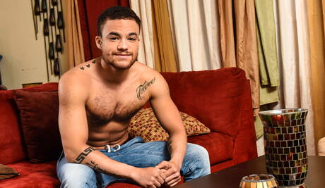 Amerykańskie gwiazdy porno uprawiają seks analny z Johnem Magnumem i siłaczem Beaux Banksem