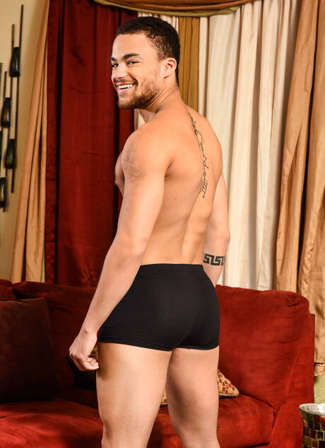 Amerykańskie gwiazdy porno uprawiają seks analny z Johnem Magnumem i siłaczem Beaux Banksem