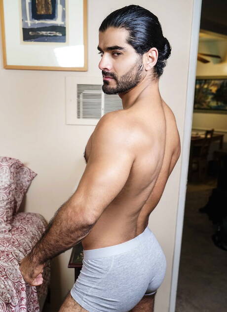 Der gut gebaute Amerikaner Jack Hunter und der heiße Twink Ali Liam in einer heißen Homosexuellenszene