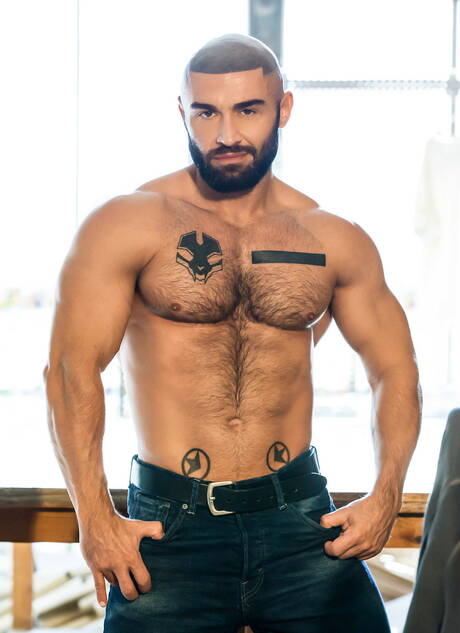 French bull Francois Sagat and spanish bull Diego Reyes in hot ass bang