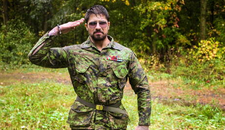 Canadian bull Ryan Bones and american hunky guy Kit Cohen have a hot sex outside