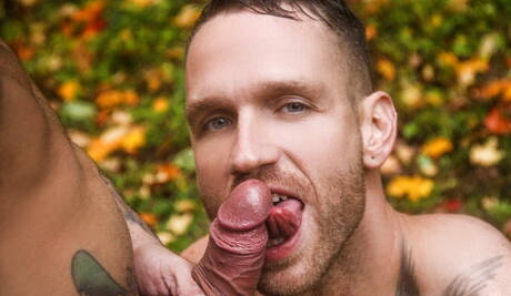 Canadian bull Ryan Bones and american hunky guy Kit Cohen have a hot sex outside