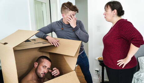 兩個美國男孩，帥氣的 Myles Landon 和身材魁梧的 Jake Porter 上演了一場火熱的情侶戲