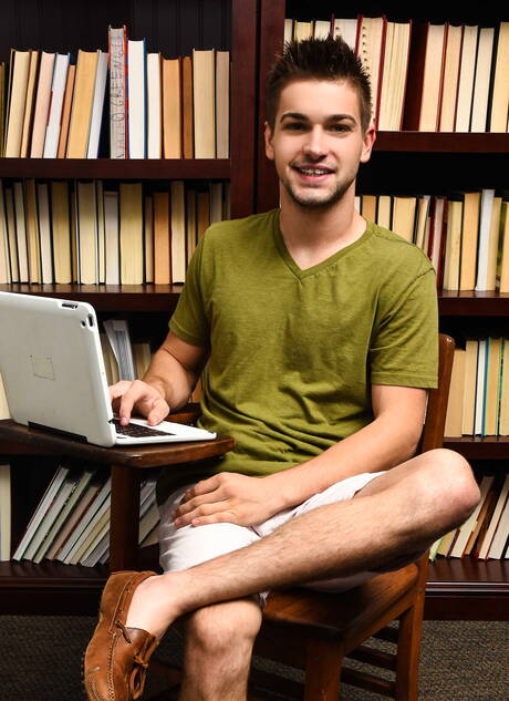 美國壯漢 Johnny Rapid 和年輕帥哥 Brad Powers 激情肛交