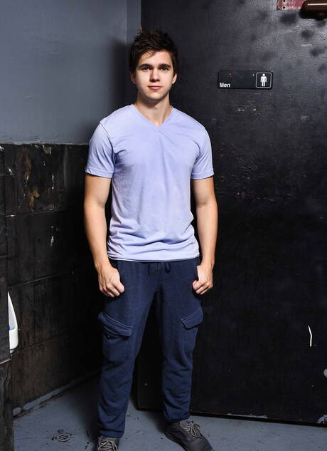 Sexy Amerikanen, knappe Will Braun en gespierde sergeant Miles neuken elkaar in hun kont na het zuigen van een lul in bad.