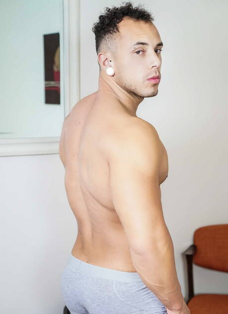 Superstudent Leon Lewis i amerykański przystojniak Will Braun ruchają tyłek