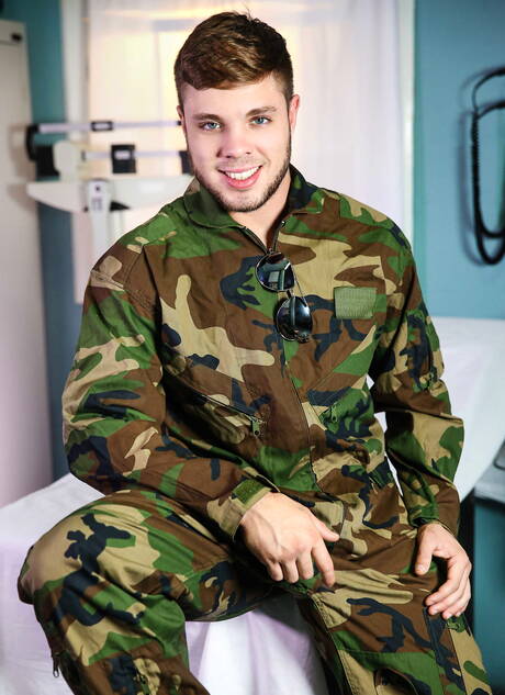 Men: 美國肌肉男 Roman Todd 和肌肉男 Zeus Michaels 在口交後操屁股