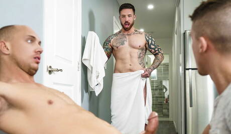 美國帥哥John Magnum和硬漢Jordan Levine用拳交體驗激情性愛