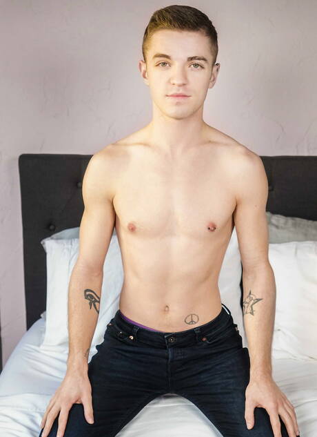 Men: Hot american guys stud Wesley Woods and twink Tom Bentley have a hot sex