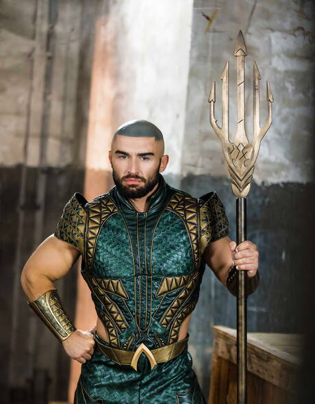 American hairy stud Colby Keller and french bodybuilder Francois Sagat fuck after blowjob