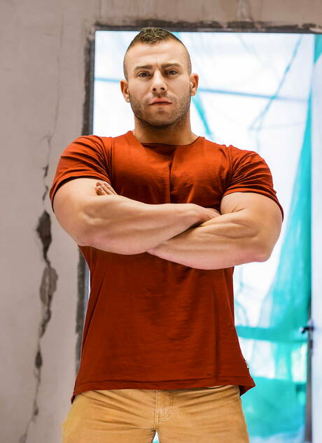 American muscular Paul Canon and spanish bodybuilder Diego Reyes fuck after dick sucking