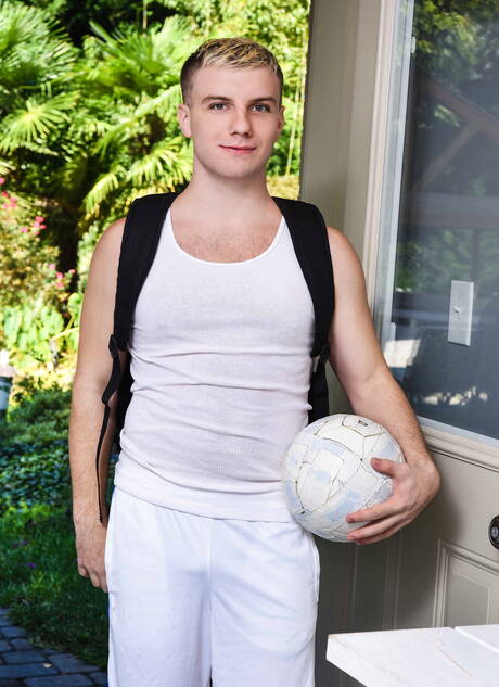 Caras americanos simpáticos, o gostoso Doug Acre e o musculoso Nate Stetson em uma foda anal gostosa no chuveiro quente