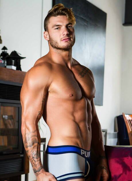 Os garotos tarados Zack Hunter, Dean Stuart e Samuel Stone fazem um bom sexo a três