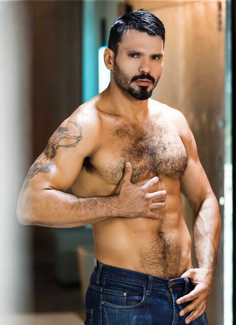 Der venezolanische Otter Jean Franko und der englische Kraftprotz Josh Moore in einer heißen Homosexuellenszene