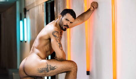 Der venezolanische Otter Jean Franko und der englische Kraftprotz Josh Moore in einer heißen Homosexuellenszene