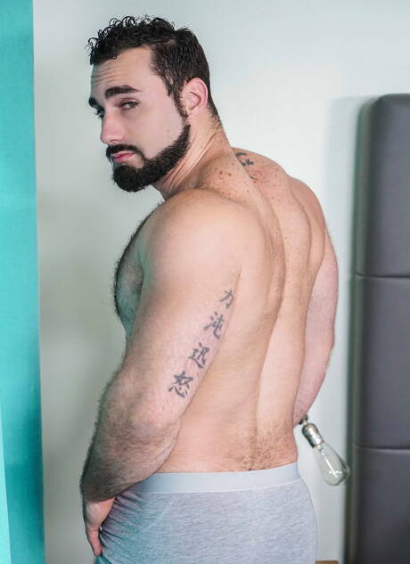 Men.com: Hot american dudes mature bear Jaxton Wheeler and otter Jacob Peterson fuck ass after sucking dick in kitchen