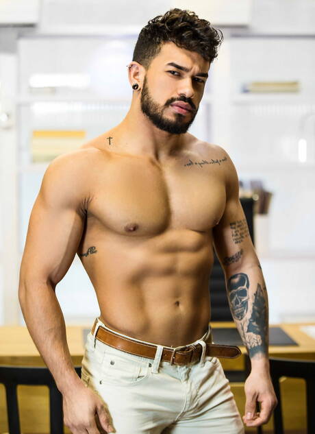 Men: Horny guys Paddy Obrian, Ken Summers and Pietro Duarte in threesome fuck action