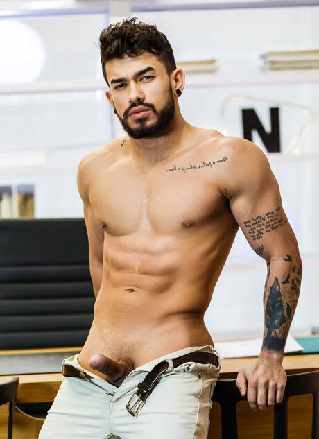 German tough guy Jessy Ares and spanish strong bull Pietro Duarte have a good sex