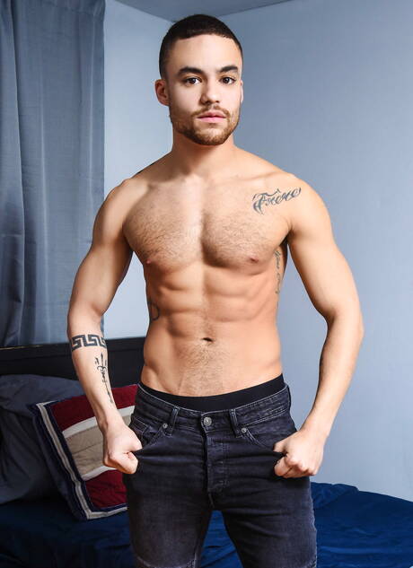 Mili amerykańscy muskularni faceci Damien Stone i twardziel Beaux Banks mają gorącą scenę na świeżym powietrzu