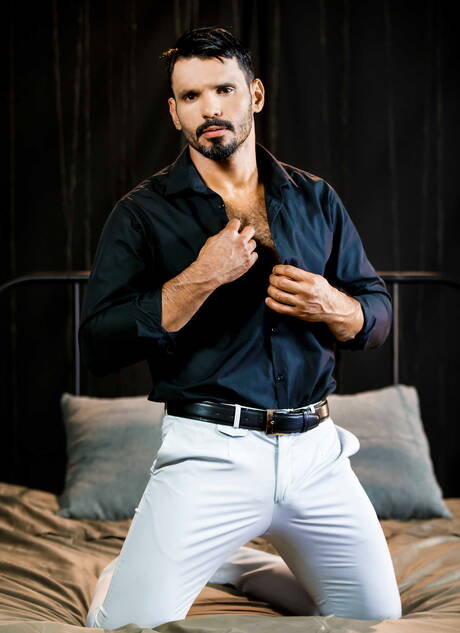 Men: English superstud Paddy Obrian and latin hairy stud Jean Franko fuck ass after sucking