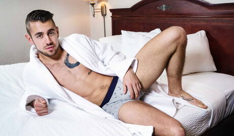 性感的美國男孩Dante Colle和肌肉男Jake Porter在火辣的屁股上做愛