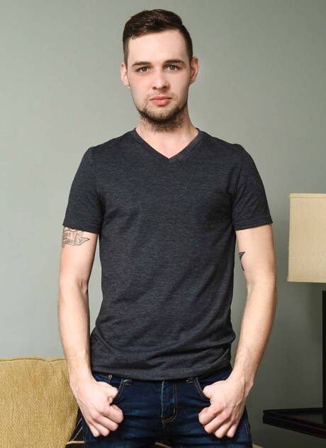 Dobrze zbudowany Amerykanin Cliff Jensen i przystojny chłopak John Henry w gorącej scenie homoseksualnej