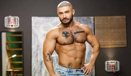English tough guy Gabriel Cross and french bodybuilder Francois Sagat make a love