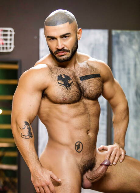English tough guy Gabriel Cross and french bodybuilder Francois Sagat make a love