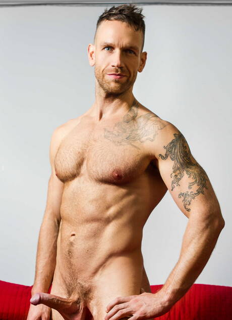 Men: American strongman Kit Cohen and canadian young dude Zack Hunter have anal sex