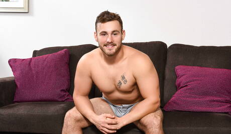 Die amerikanischen Pornostars Johnny Rapid und Trevor Long ficken nach dem Saugen in den Arsch