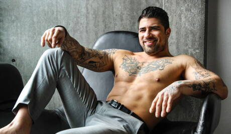 加拿大健美運動員Ryan Bones和拉丁健壯的Diego Sans進行熱辣的肛交動作