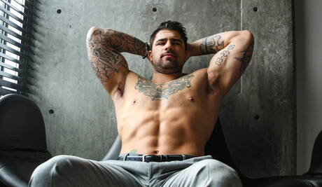 加拿大健美運動員Ryan Bones和拉丁健壯的Diego Sans進行熱辣的肛交動作