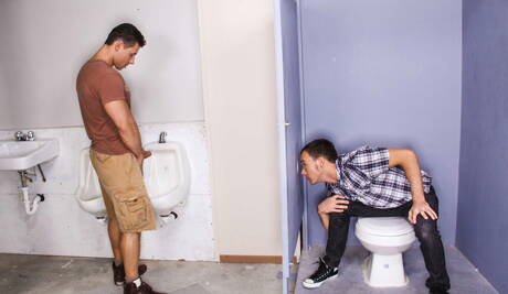 Men: Czech beefcake Robert Van Damme and american stud Kirk Cummings fuck ass after sucking cock