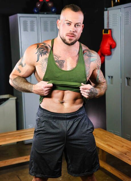 Men.com: Nice american boys strong bull Sean Duran and stud Jackson Traynor fuck ass after sucking cock