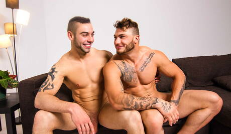 Le taureau canadien Jack Kross et le husky canadien William Seed dans une relation sexuelle anale intense