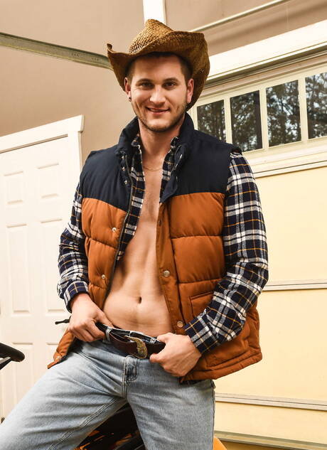 Sexy americans, tough guy Allen Lucas and stud Sean Maygers in hot homosexual scene