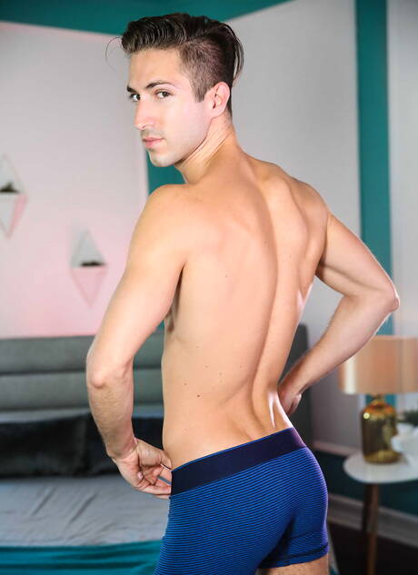 Knappe jongen Cooper Dang en Latijns-Amerikaanse stoere kerel Ian Frost in harde anale seks