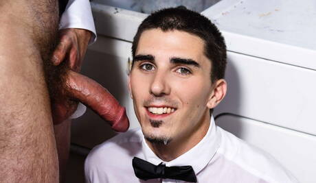 Baard Damien Kyle en Cliff Jensen in uniform kussen en hebben doggystyle