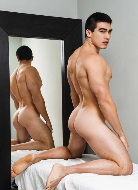 Sexy americans, husky guy Johnny Rapid and muscular Axel Kane fuck ass after sucking cock in hot shower