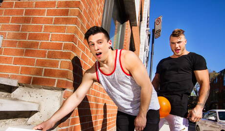 カナダ人のイケメン、ウィリアム・シードとイケメンのコリン・ラストがお風呂でアナルセックスをする