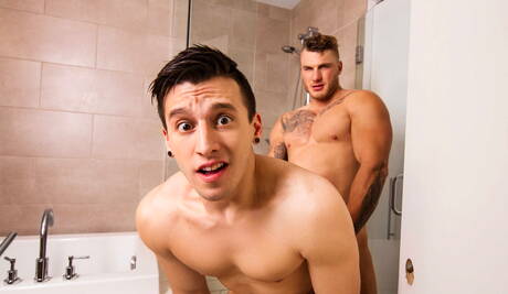 カナダ人のイケメン、ウィリアム・シードとイケメンのコリン・ラストがお風呂でアナルセックスをする