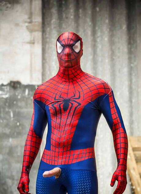 Die netten amerikanischen Kumpels, der muskulöse Will Braun und der kräftige Aston Springs, haben sich gegenseitig beim Fisting gefickt