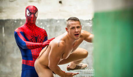 Die netten amerikanischen Kumpels, der muskulöse Will Braun und der kräftige Aston Springs, haben sich gegenseitig beim Fisting gefickt