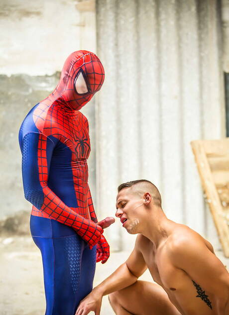 Die netten amerikanischen Kumpels, der muskulöse Will Braun und der kräftige Aston Springs, haben sich gegenseitig beim Fisting gefickt