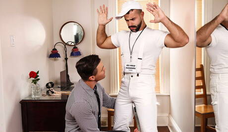 Der reife französische Bär Teddy Torres und der kanadische Muskelprotz Beau Reed haben sich im Freien gegenseitig gebumst