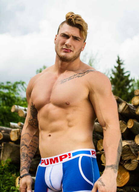 Men.com: Beefcake Jessy Bernardo and canadian superstud William Seed in hot ass bang outdoor