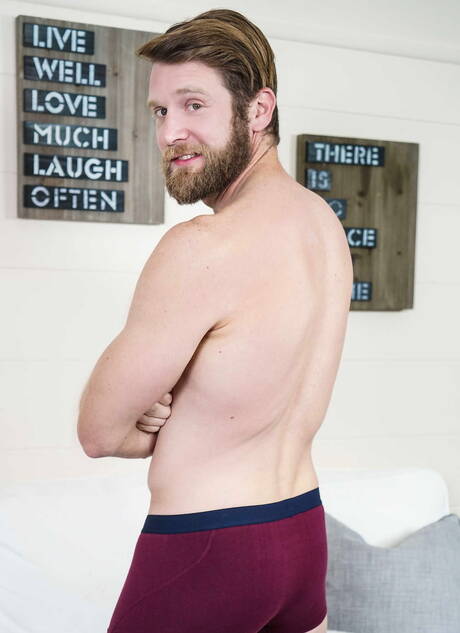 Mooie Amerikaanse jongens Otter Colby Keller en gespierde Jake Porter neuken kont na blowjob