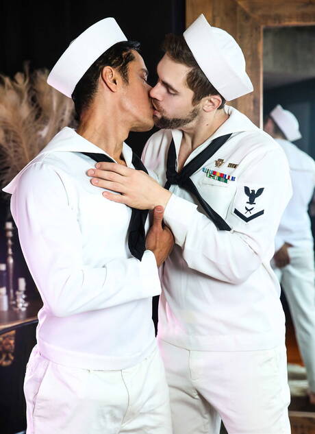 Brazilian beefy Rafael Alencar and american hairy stud Griffin Barrows make a love