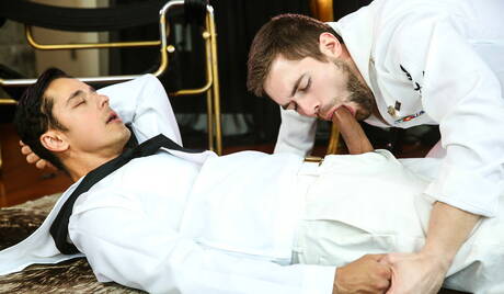 Brazilian beefy Rafael Alencar and american hairy stud Griffin Barrows make a love